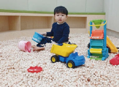 편백칩 놀이터 이미지